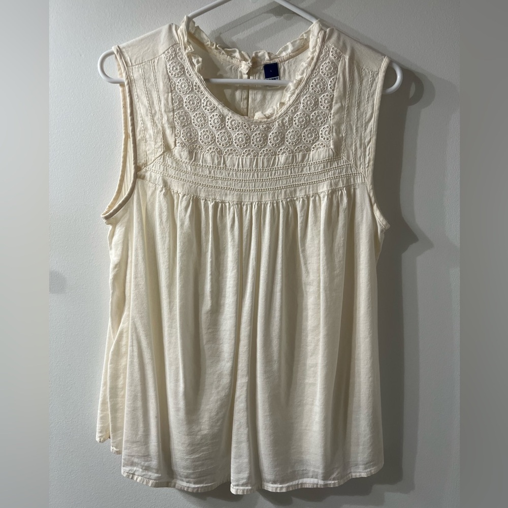 Old Navy Lace detail Short-Sleeve Blouse. Large. Worn once.